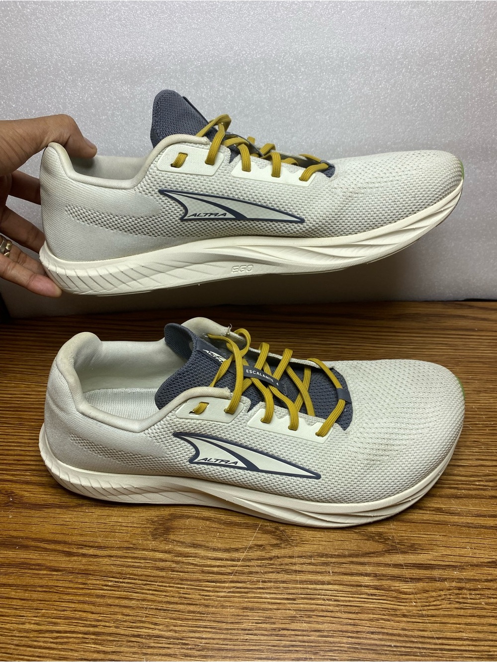 Altra Escalante 4 Men's Size 11 Running Shoes Ivory Foot Shape